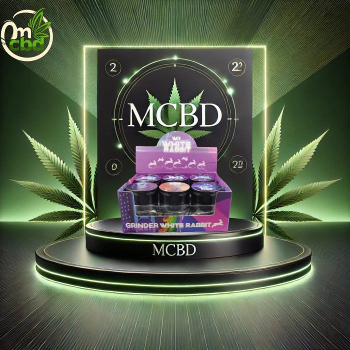 Découvrez le grinder White Rabbit, un outil essentiel pour les amateurs de CBD. Fabriqué en métal et doté de 3 niveaux, ce grinder permet une utilisation optimale de vos herbes. Le premier niveau assure un hachage fin et uniforme de la fleur. Le deuxième niveau, équipé d'un tamis, conserve la fleur hachée tout en récupérant le précieux pollen. Enfin, le troisième niveau recueille le pollen, avec un grattoir pratique pour en récupérer chaque particule.