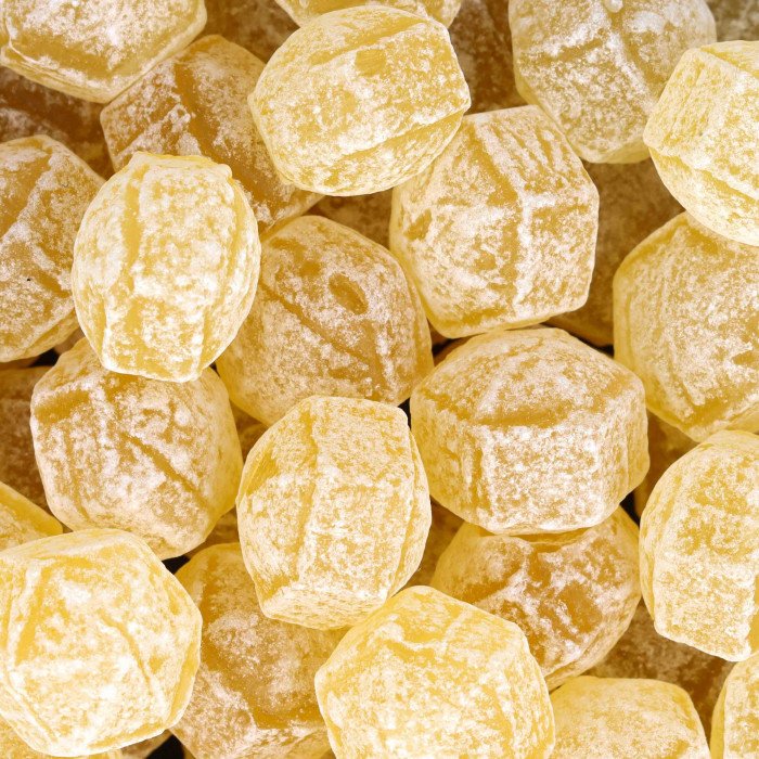 Découvrez nos Pastilles Véganes au CBD, disponibles en saveurs miel ou menthe, pour une détente savoureuse à tout moment. Chaque pastille contient 10 mg de CBD, offrant un effet apaisant jusqu'à 3 fois par jour.