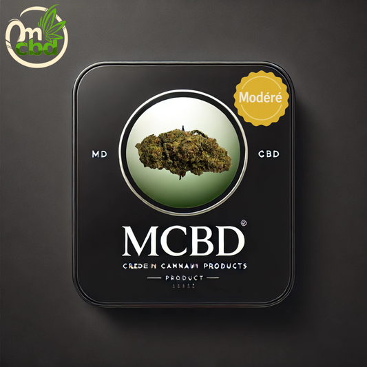 La fleur de CBD Cannatonic est réputée pour ses propriétés thérapeutiques et son profil cannabinoïde équilibré. Issue d'un croisement entre MK Ultra et G13 Haze, cette variété hybride offre des têtes denses et résineuses, parsemées de trichomes étincelants et de pistils aux teintes orange.