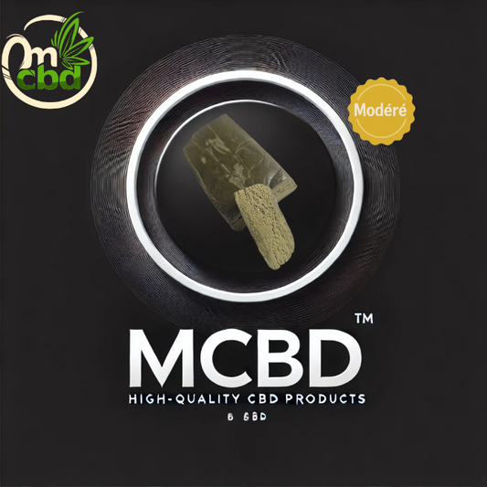 La Jelly Hash 50 % CBN est une résine puissante au profil aromatique profond, mêlant des notes terreuses, boisées et légèrement sucrées. Sa texture grasse et malléable la rend agréable à manipuler. 