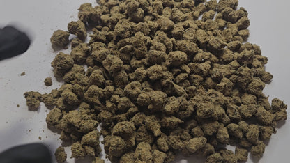 La Moonrock CBD fait partie des produits les plus puissants de notre gamme INTENSE.
Elle est élaborée à partir d’une fleur soigneusement sélectionnée, enrobée de wax américaine, puis saupoudrée de pollen de Bubba