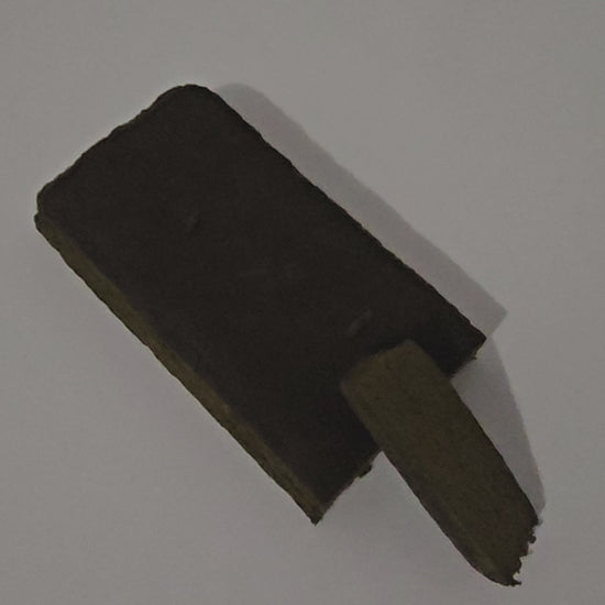 Découvrez la résine de CBD Black Butter Intense, réputée pour sa texture crémeuse et malléable, offrant une expérience sensorielle unique. Avec ses arômes puissants aux notes terreuses et subtilement épicées, cette résine procure une relaxation profonde et intense.