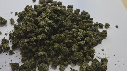 La Bubba Kush CBD Small Bud est une variété d'exception, taillée pour ceux qui savent exactement ce qu'ils recherchent. Avec son profil terpénique dense et ses arômes profonds, elle s'adresse à un palais averti, capable d'en apprécier toute la complexité.