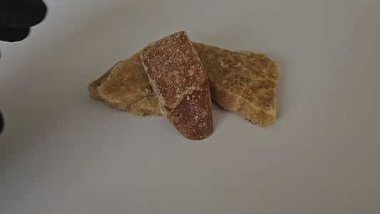 Découvrez le CBD crumble à 85 %, une alternative naturelle et puissante pour bénéficier des bienfaits du CBD sans effets secondaires. Ce produit polyvalent aide à réduire l'inflammation, l'anxiété, l'insomnie et soulage les douleurs chroniques.